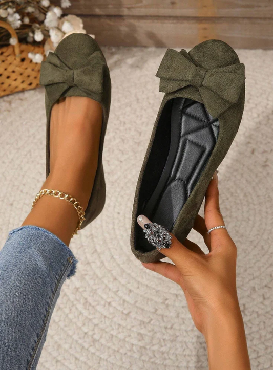 ALÉNIA | Suède ballerina met strikdetail en comfortabele zool