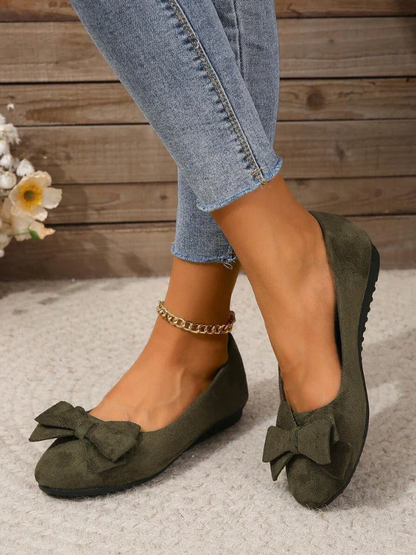 ALÉNIA | Suède ballerina met strikdetail en comfortabele zool