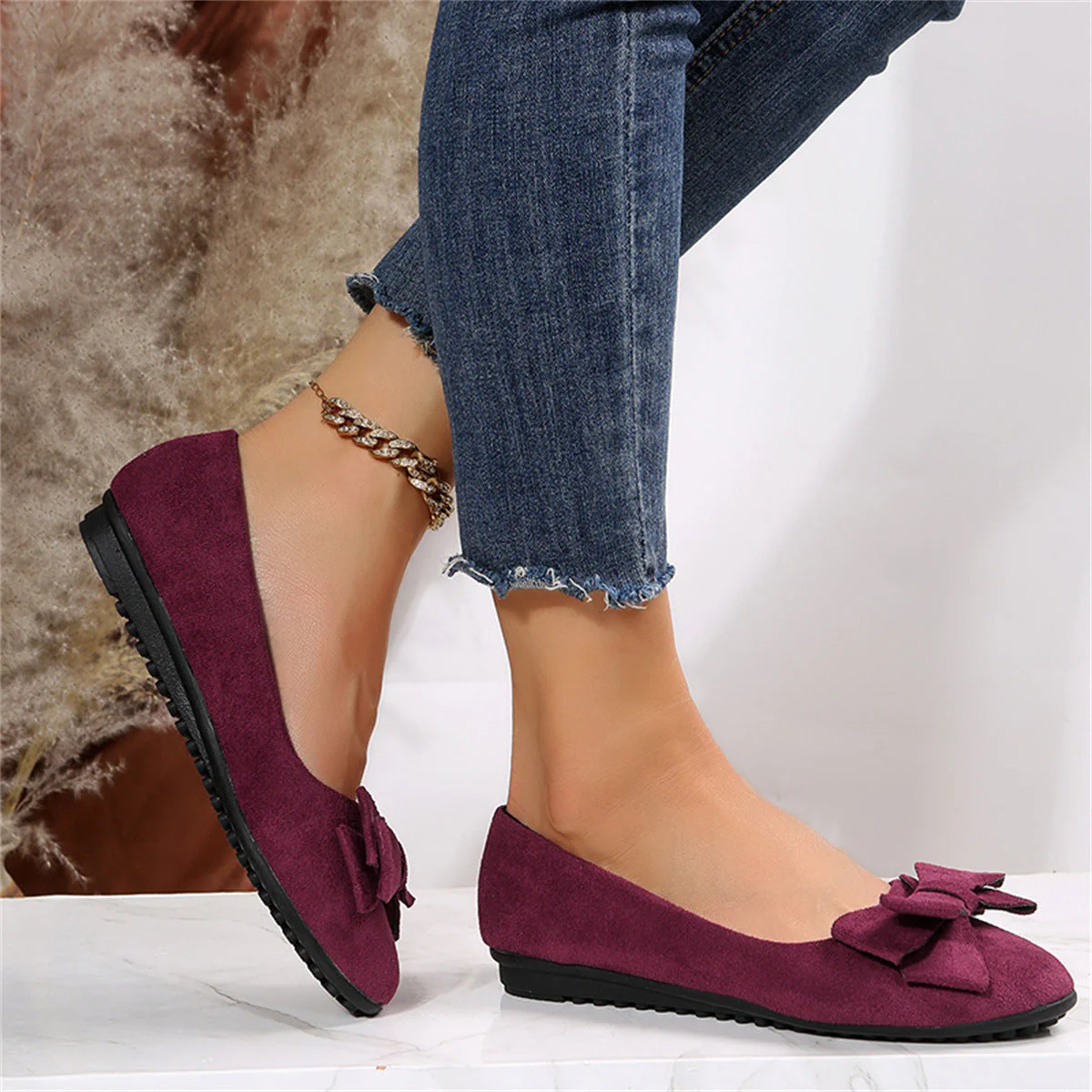 ALÉNIA | Suède ballerina met strikdetail en comfortabele zool