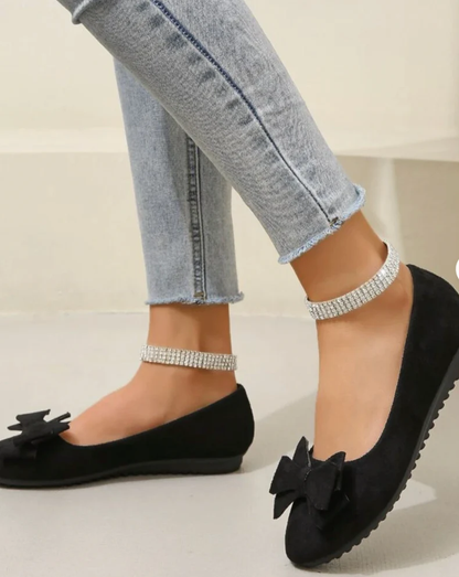 ALÉNIA | Suède ballerina met strikdetail en comfortabele zool